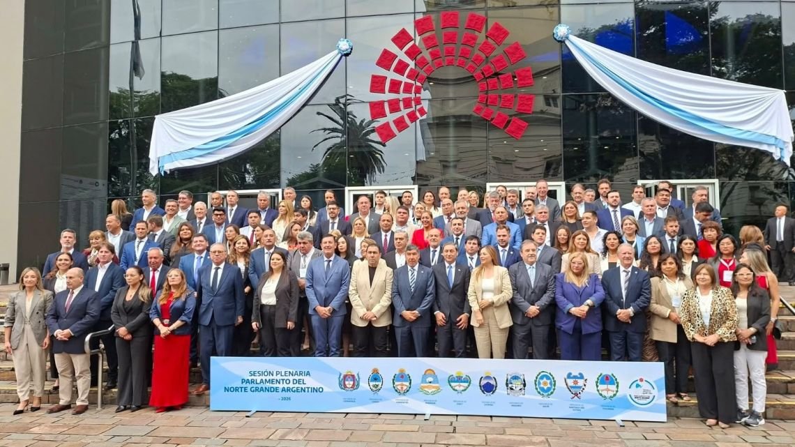 Corrientes lleva el reclamo por las tarifas eléctricas, la Isla Apipé y el Corredor Belgrano al Norte Grande