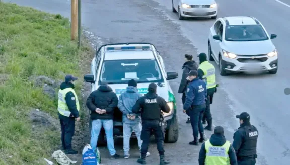 Detienen en la Ruta 40 a una banda que robaba vehículos con inhibidores de señal