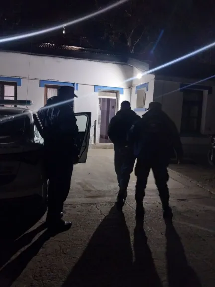 Detuvieron a un hombre por golpear a su pareja: la víctima pedía ayuda cuando llegó la Policía