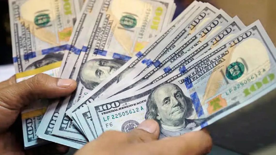 Dólar hoy:este jueves 25 de junio continua su tendencia alcista y trepa a los $1.530
