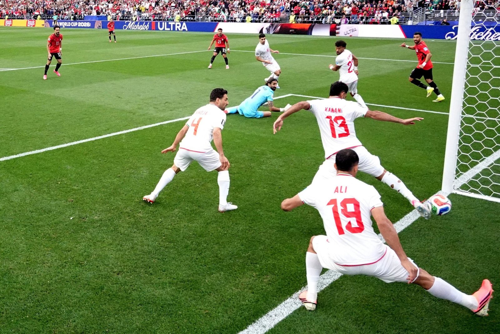 Egipto avanza de fase por primera vez en su historia en un dramático partido ante Irán