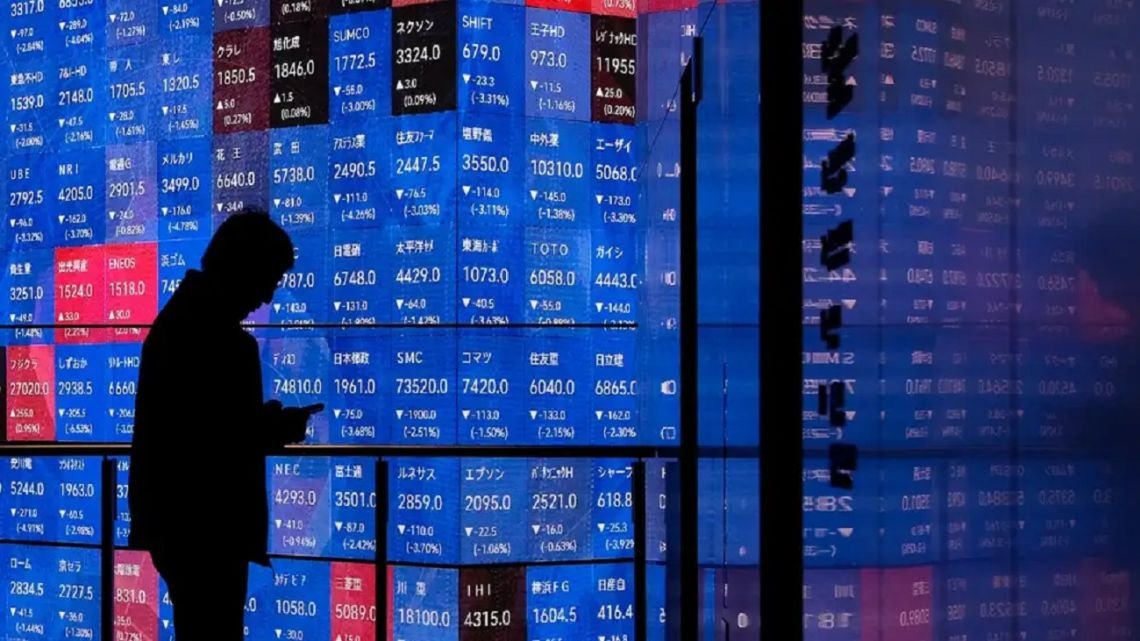 El petróleo vuelve a subir por la tensión en Medio Oriente y golpea a las bolsas asiáticas