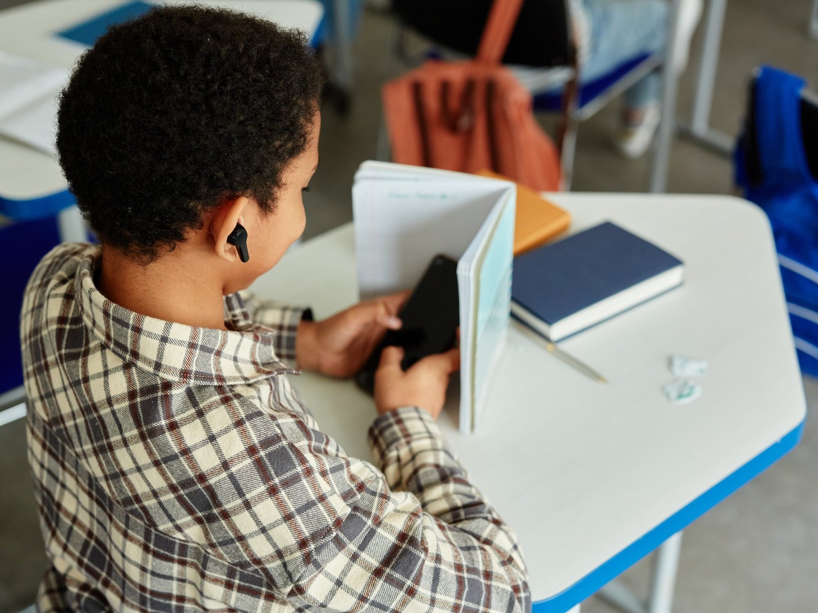El uso de la Inteligencia Artificial en la escuela: ¿qué hacemos si escribe mejor que los alumnos?