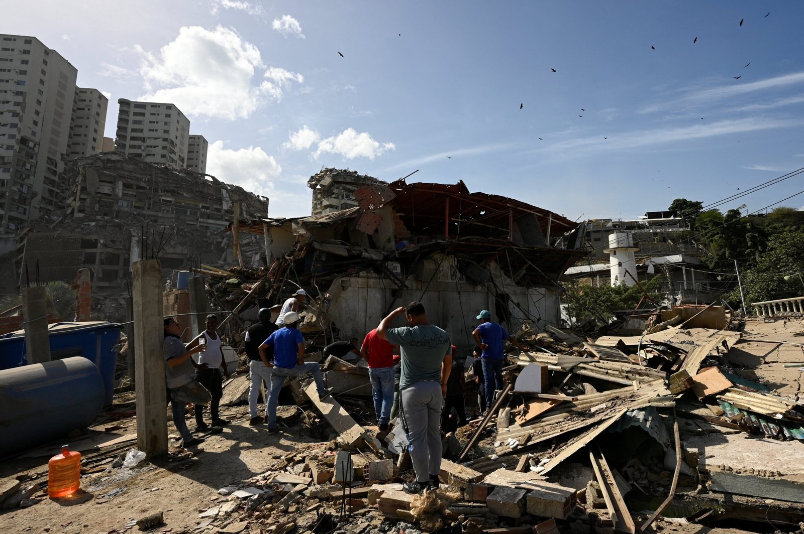 En el epicentro del terremoto de Venezuela: “Una máquina, por favor. Necesito a mi hermana que está ahí abajo”