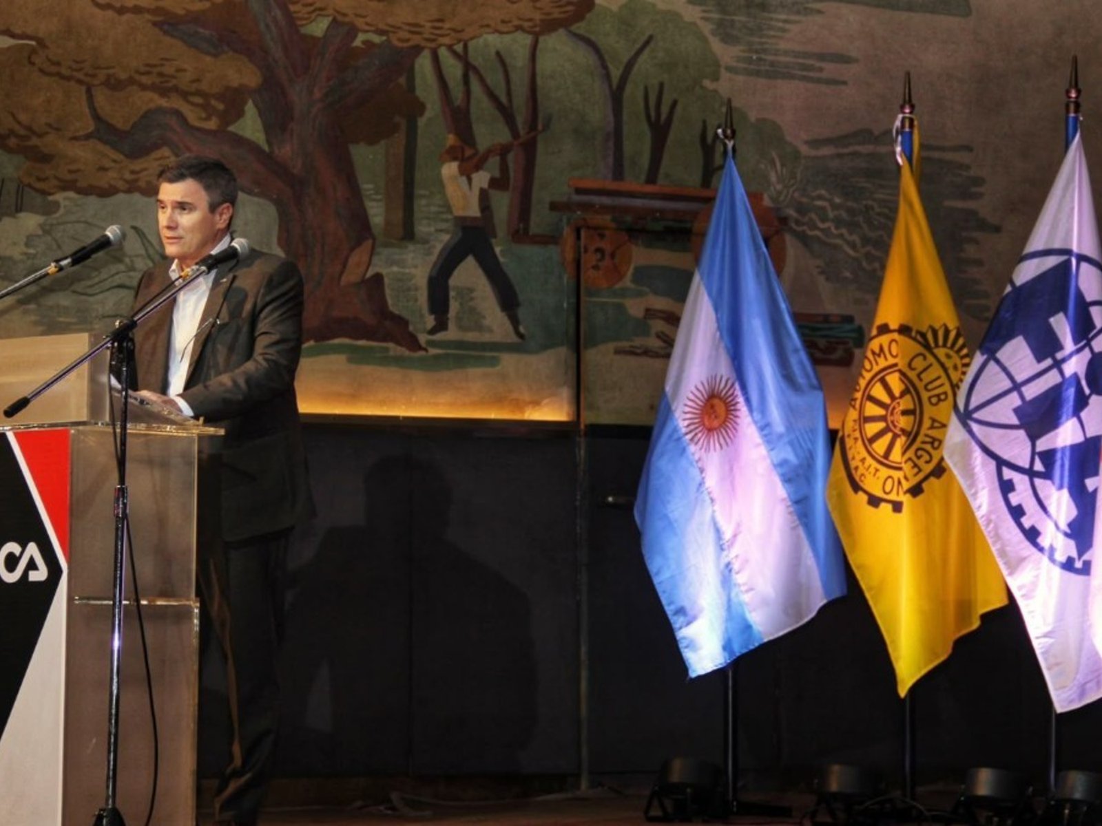 En medio de una premiación, el automovilismo argentino reactivó el debate sobre el posible regreso de la Fórmula 1