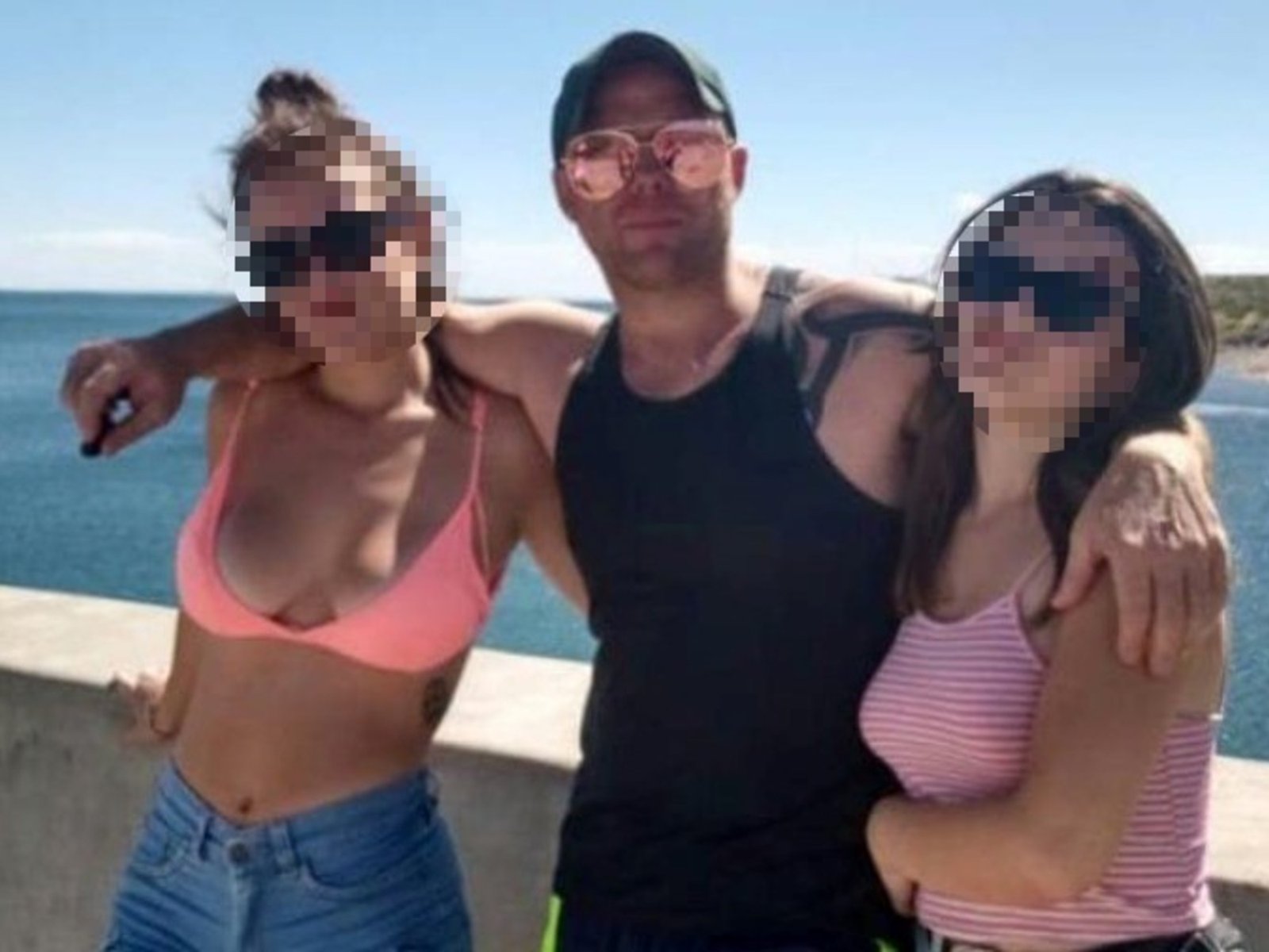 Enterró 50 kilos de cocaína en lo de su mamá, pero lo descubrieron y ella se desmayó en pleno operativo