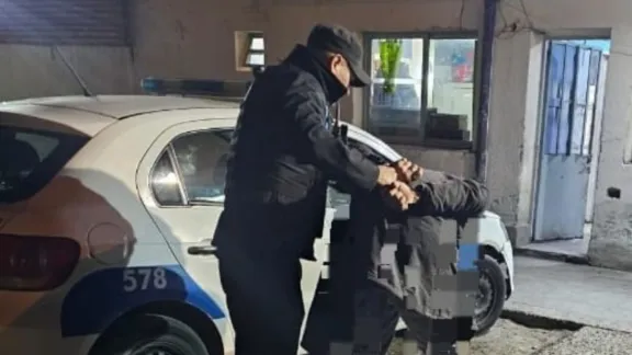 Entró a robar a una escuela del Quirno Costa y la policía lo atrapó a las pocas cuadras
