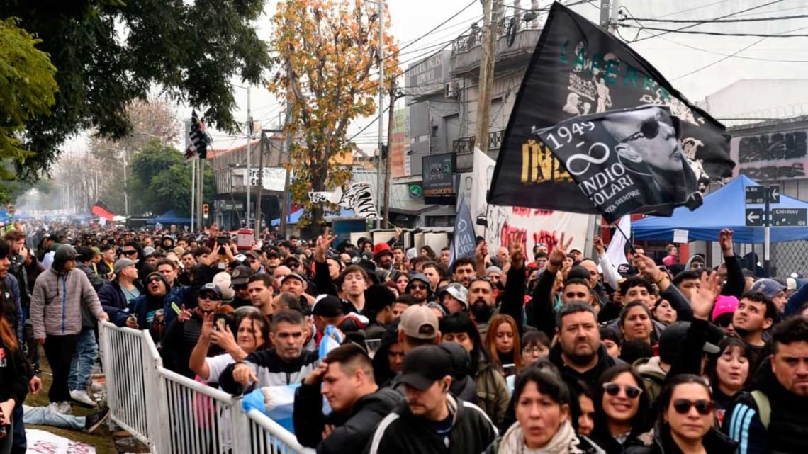 Fotogalería: el Indio Solari se fue entre lágrimas y recuerdos en un domingo gris