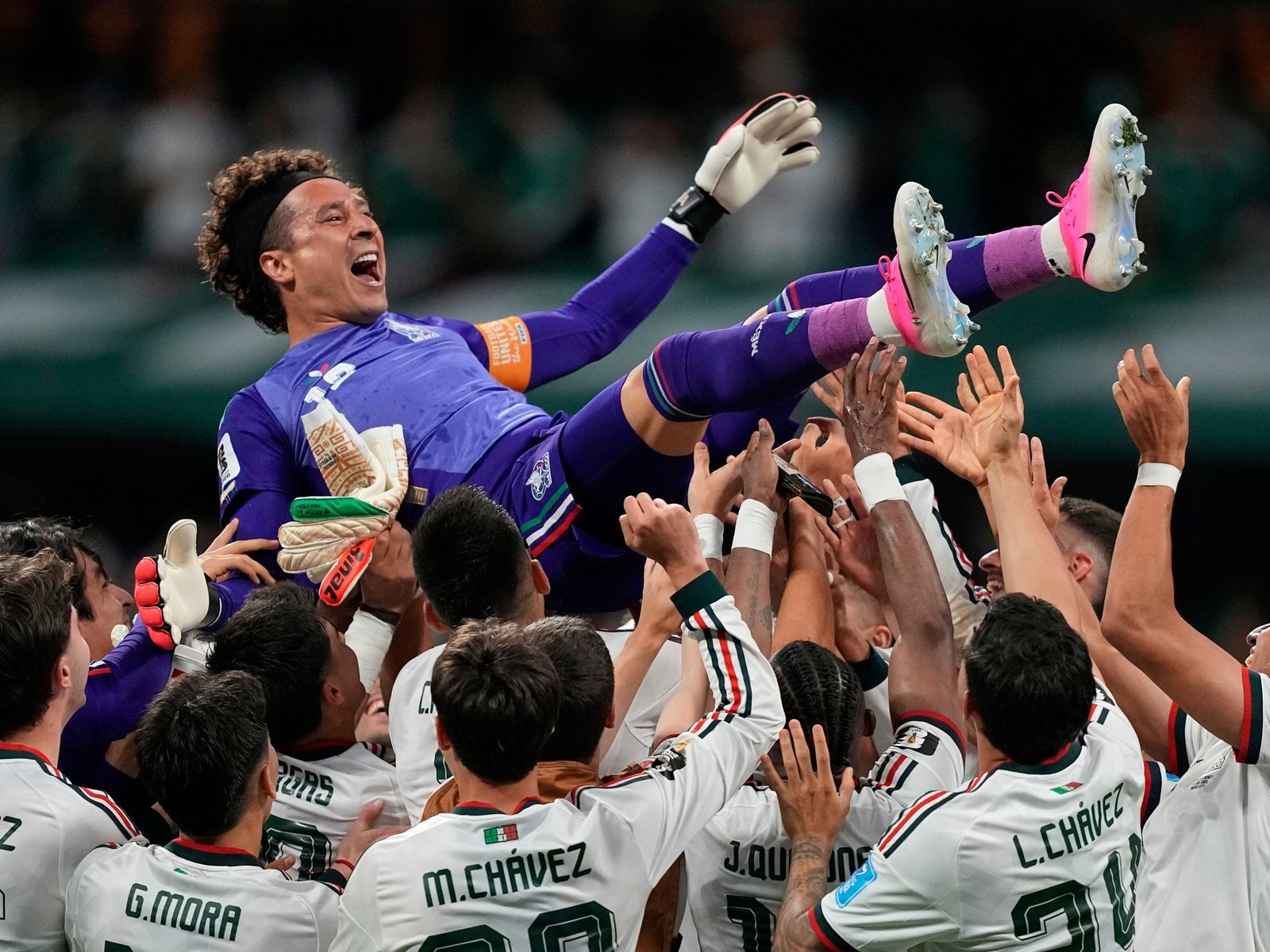 Guillermo Ochoa entró en el triunfo de México, disputó su sexto Mundial y es récord como Messi y Cristiano Ronaldo