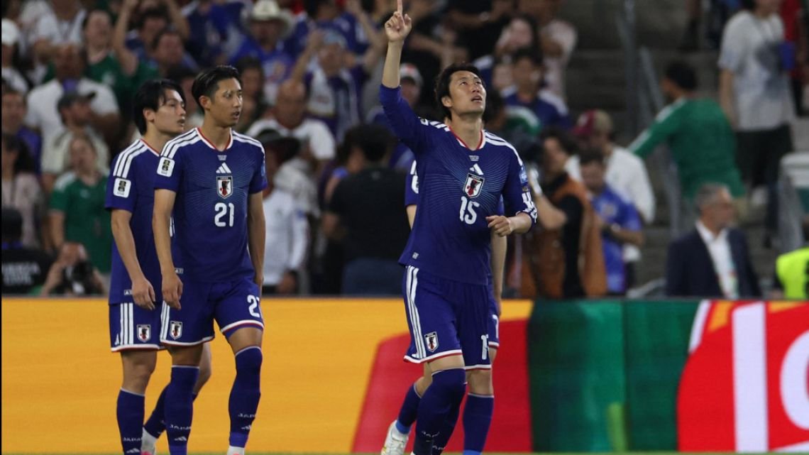 Japón supera con claridad (2-0) a Túnez en el partido N° 1000 de la historia de los Mundiales