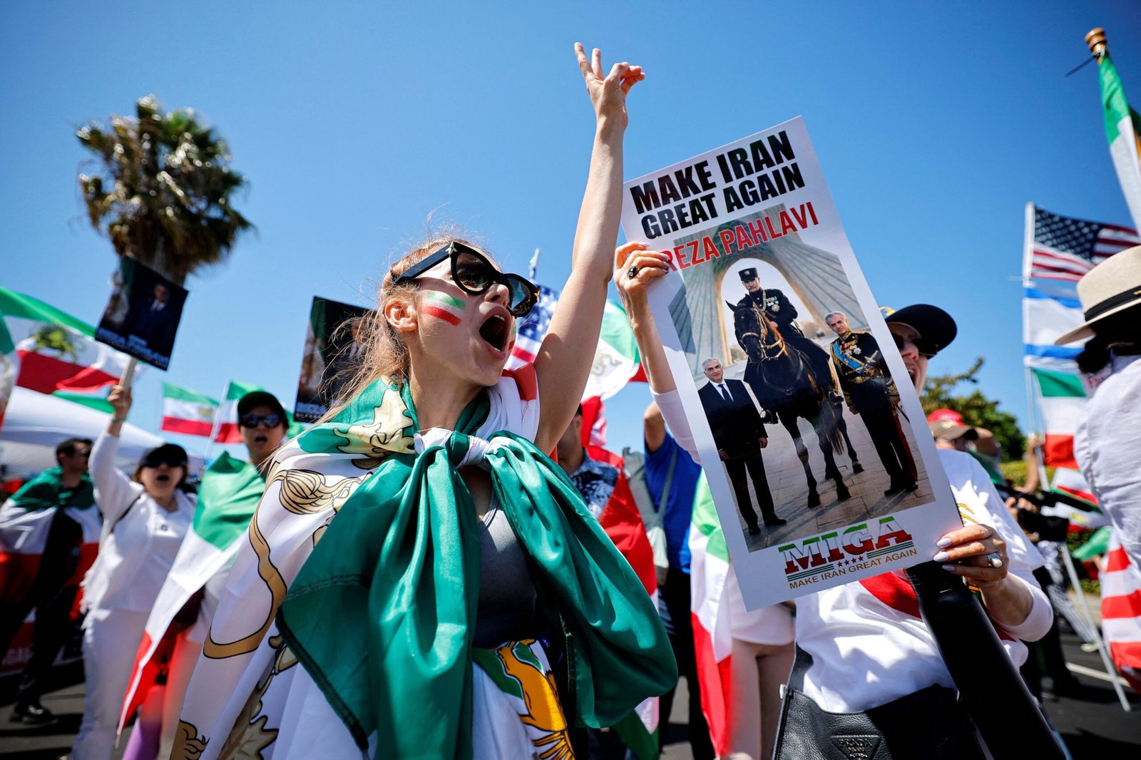 La diáspora iraní protesta en Los Ángeles en el debut de su “no selección”: “Mis verdaderos futbolistas están en la cárcel”