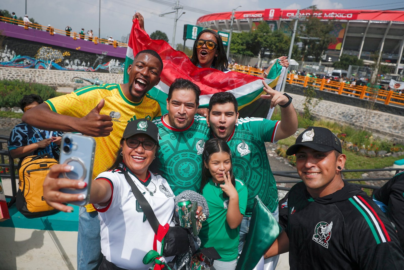 La inauguración del Mundial 2026, en vivo | Las selecciones de México y Sudáfrica llegan al Estadio Azteca para el primer partido