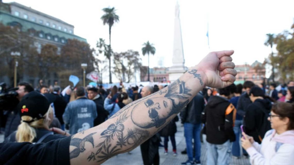 La muerte del Indio Solari: banderazo en el Obelisco y la expectativa por el show de Los Fundamentalistas en Comodoro