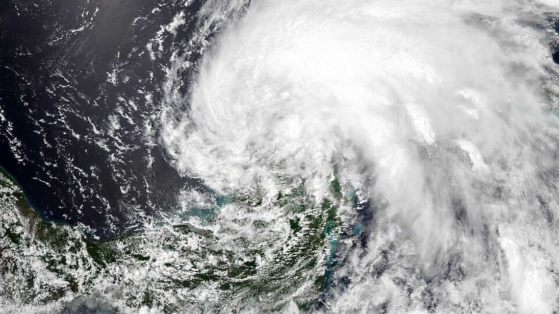 La tormenta tropical Amanda avanza en el océano Pacífico pero se mantiene lejos de las costas mexicanas