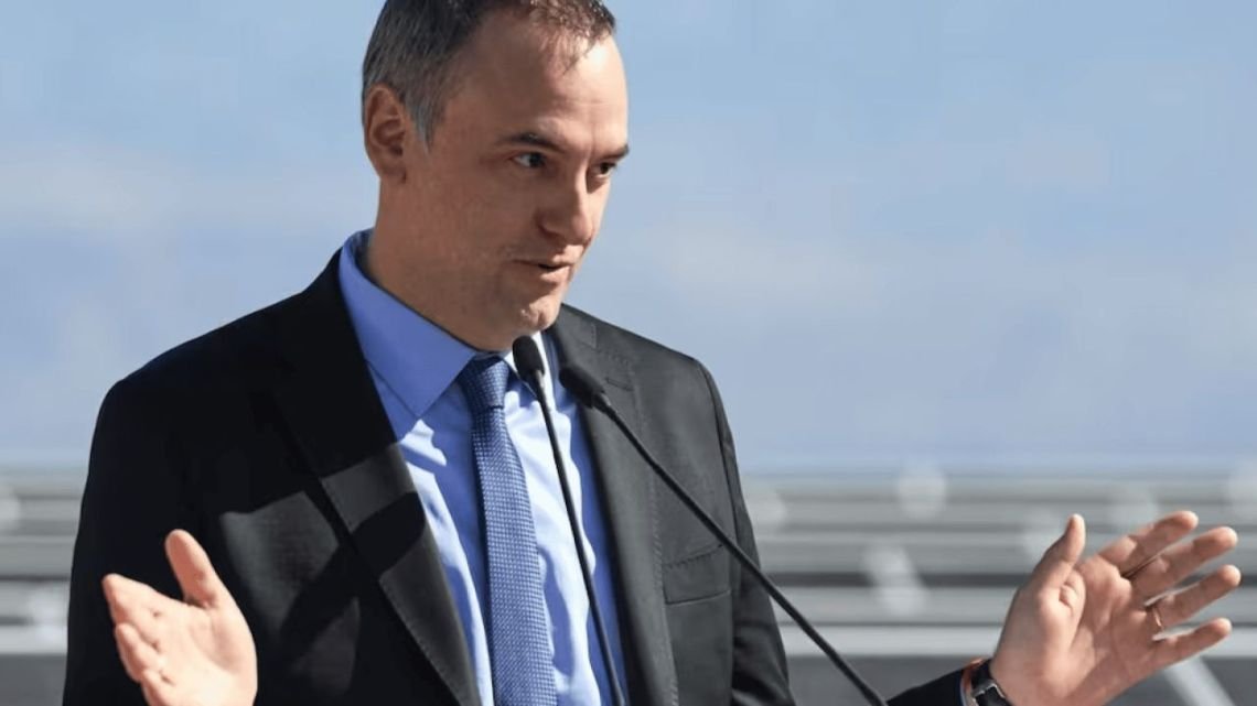 Las dudas de la justicia sobre el patrimonio de Manuel Adorni y el temor de que la causa avance