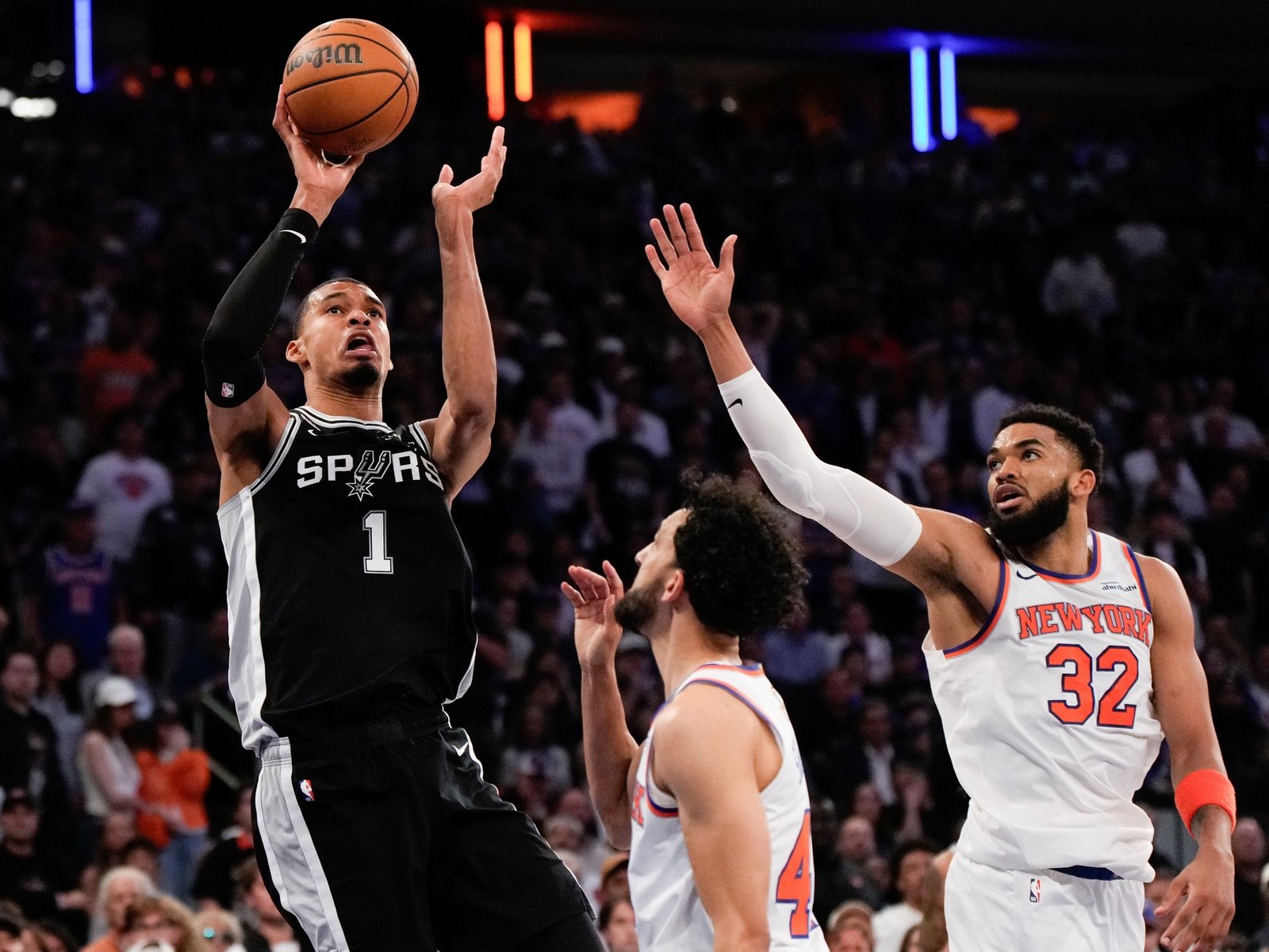 Los Spurs sorprendieron a los Knicks en Nueva York y recuperaron terreno en las Finales de la NBA