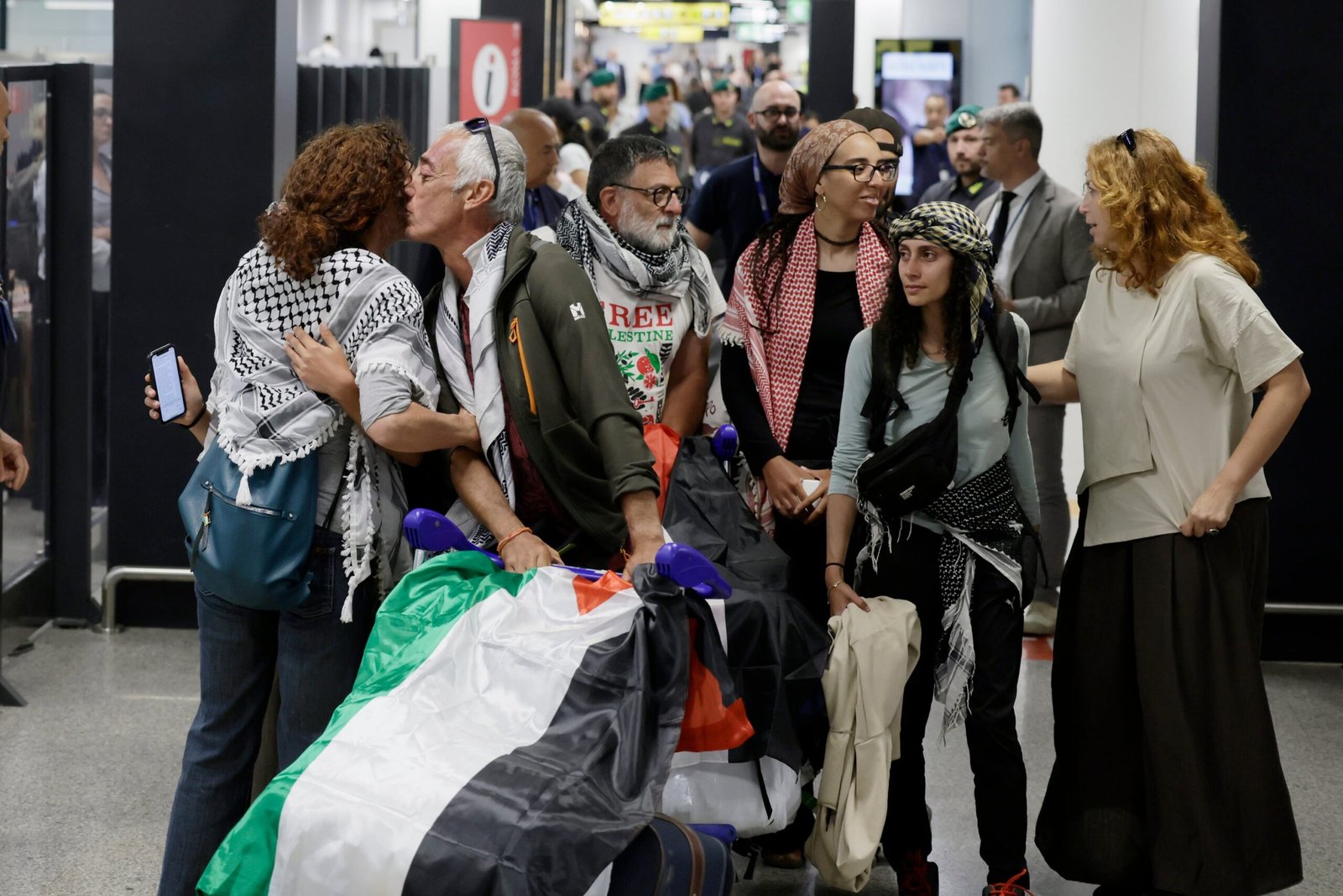 Los activistas de la caravana de ayuda a Gaza detenidos en Libia, en huelga de hambre