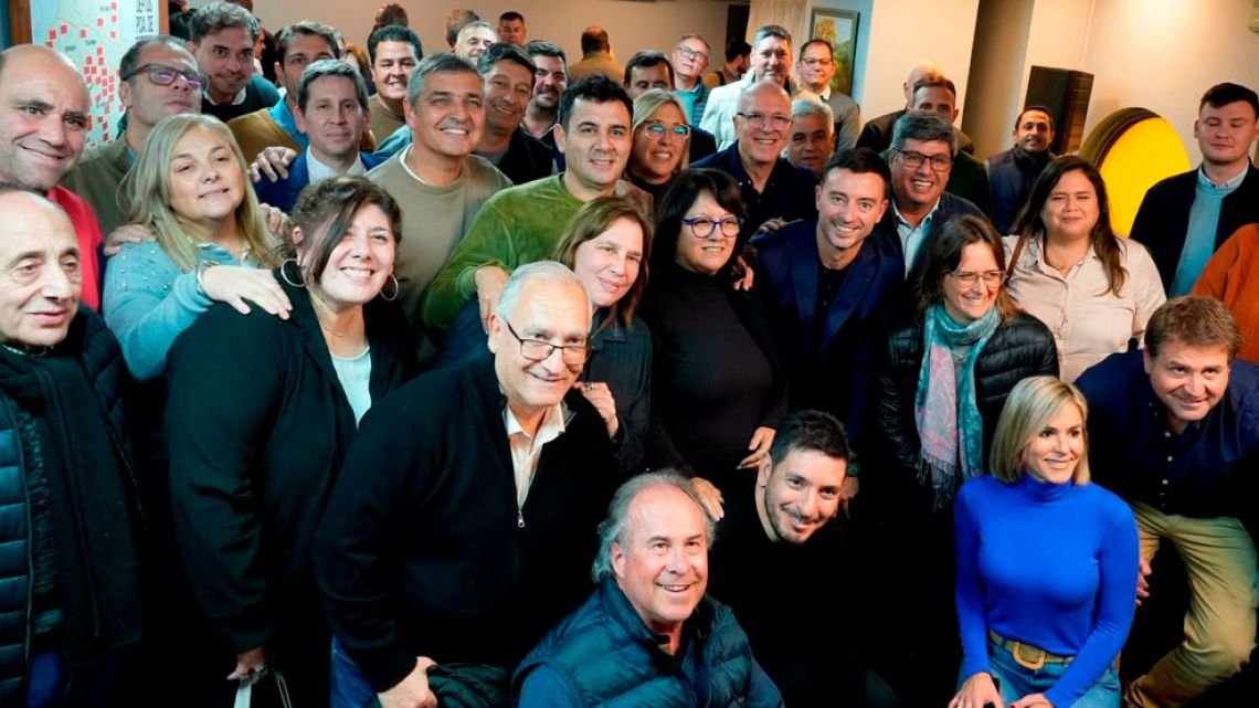 Los intendentes radicales se alinean a De Loredo y le restringen armado clave a Bornoroni