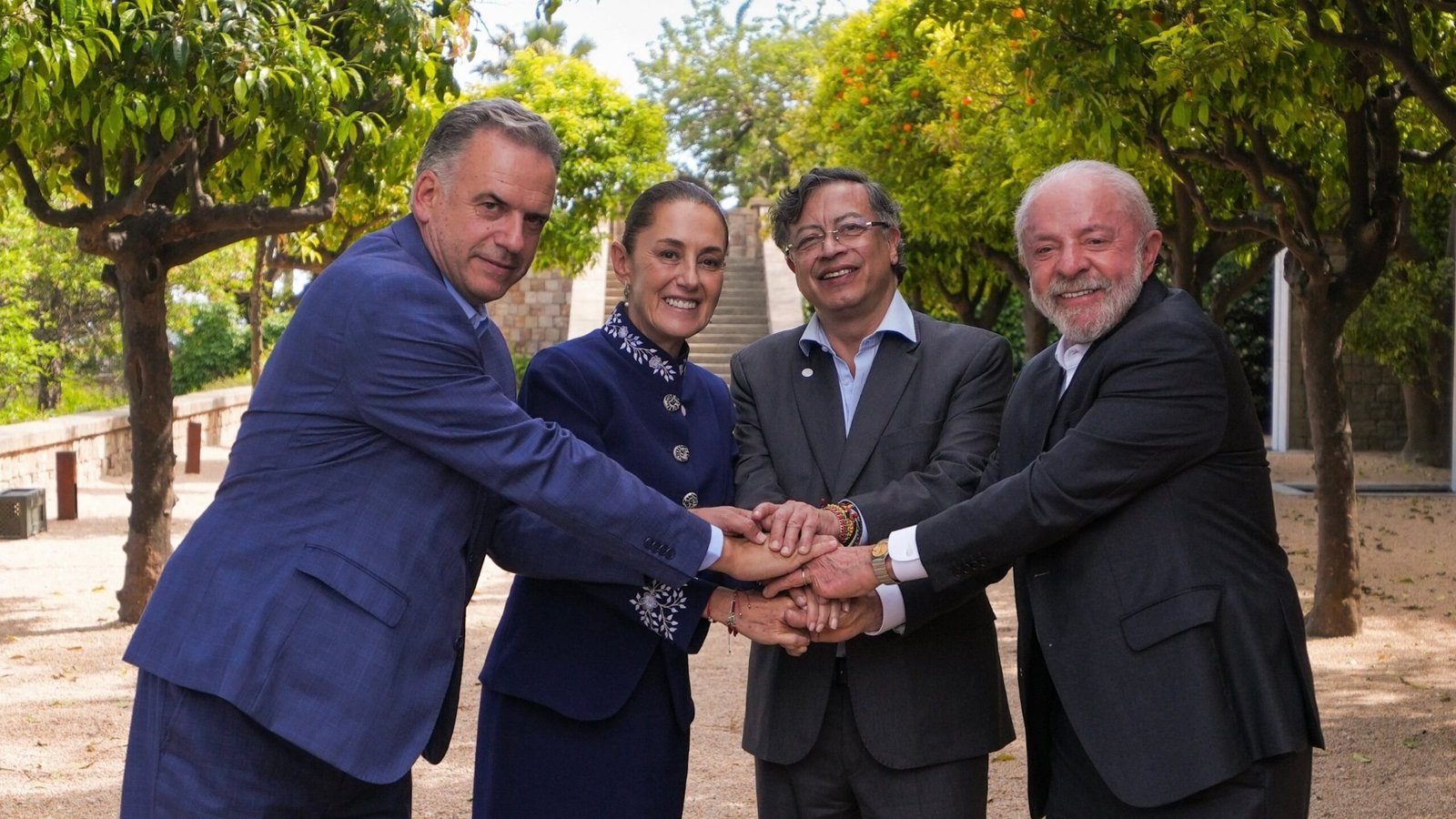 Los presidentes Sheinbaum y Lula, junto a Petro, de Colombia, y el diputado español Javier Ortega Smith, diputado español (izquierda), en abril en España.