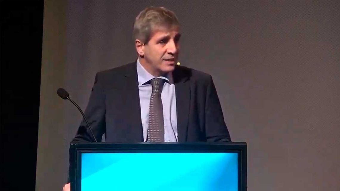 Luis Caputo aseguró que el BCRA ya está cerca de cumplir la meta de reservas con el FMI