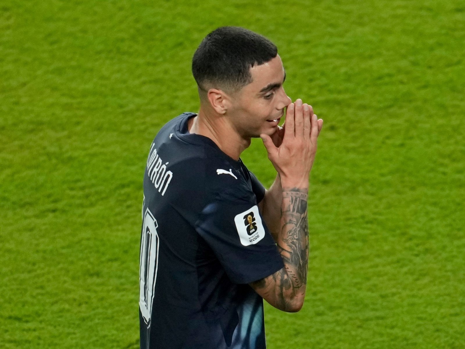 Miguel Almirón vio la roja por la Ley Prestianni y el Mundial 2026 tuvo su primera expulsión por taparse la boca