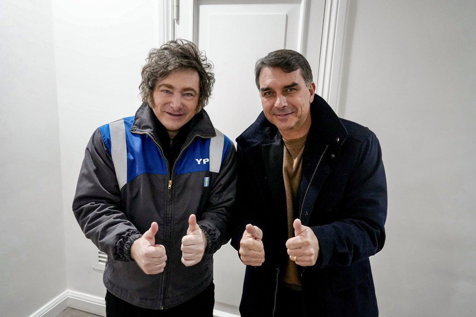 Milei recibe a Flávio Bolsonaro en Buenos Aires y anuncia que no irá a la cumbre del Mercosur