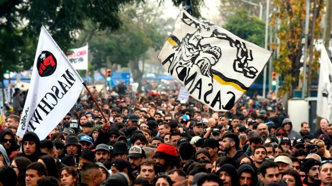 Minuto a minuto: una multitud despide al Indio Solari en Domínico