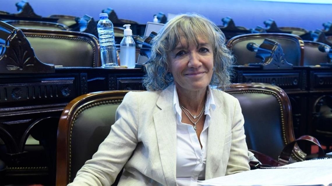 Mónica Frade: "Adorni es Milei por eso lo sostiene y a lo mejor el pendrive es de Milei"