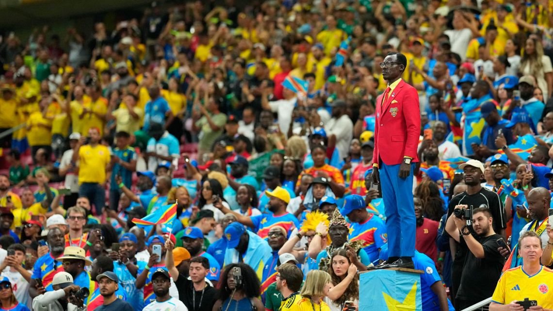 Quién es Lumumba Vea, el hincha-estatua que se convirtió en símbolo de RD Congo en el Mundial 2026