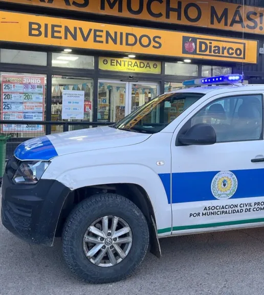 Quiso robar vodka y una campera de un supermercado, pero lo descubrieron por las cámaras
