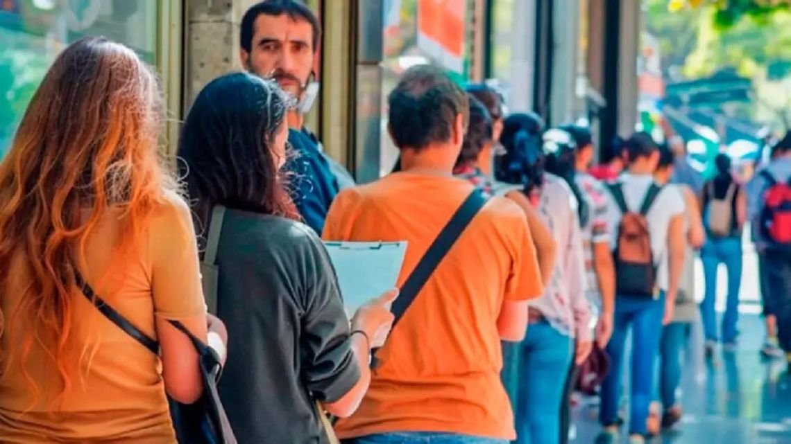 Reinventarse o adaptarse: el drama de los +40 que buscan volver al empleo formal