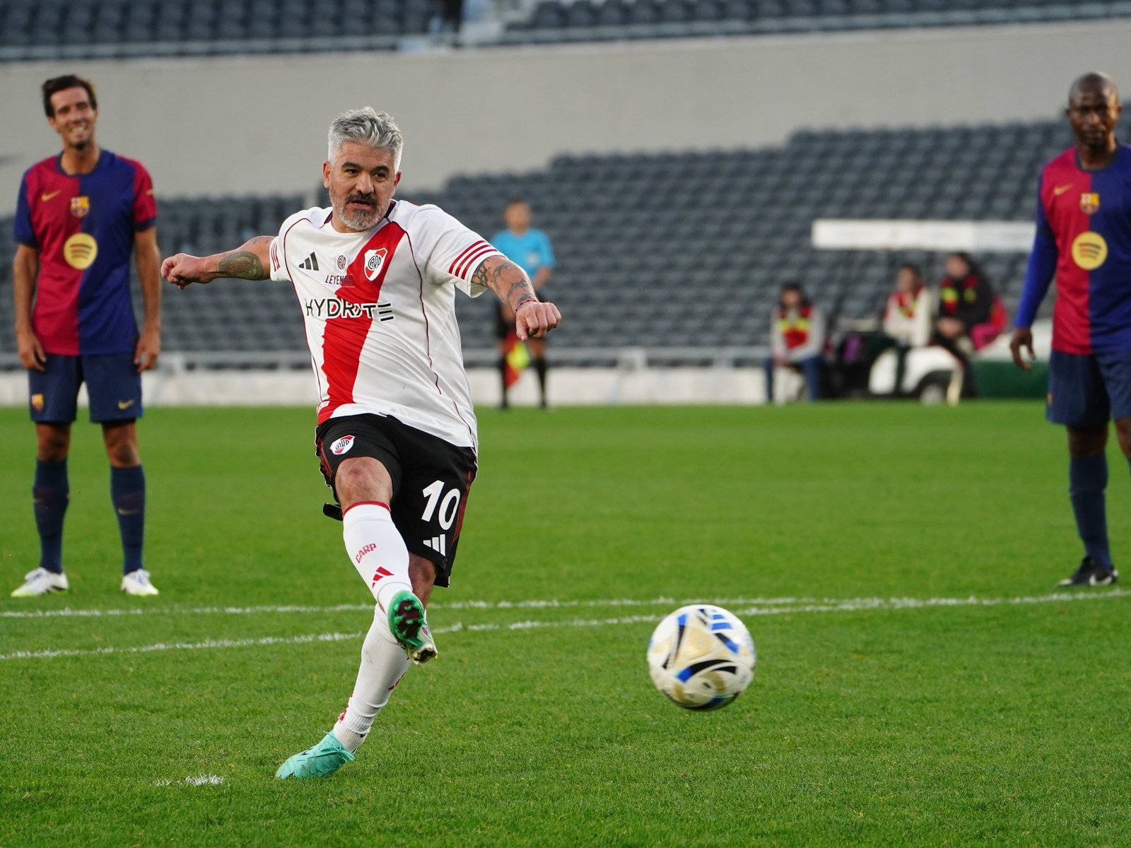 River sueña con un amistoso de lujo ante Barcelona en el Monumental