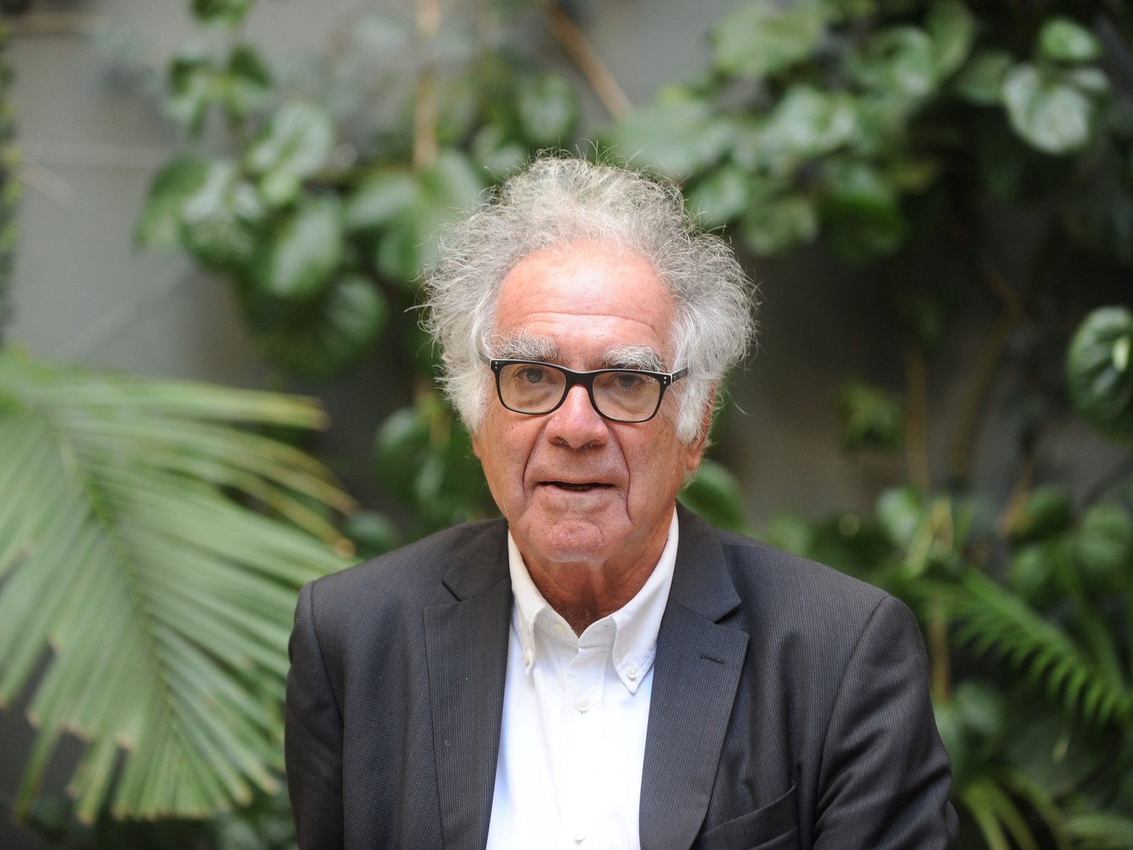 Roger Chartier despide a Carlo Ginzburg como "un gran erudito, un extraordinario historiador, un ciudadano valiente y un amigo"