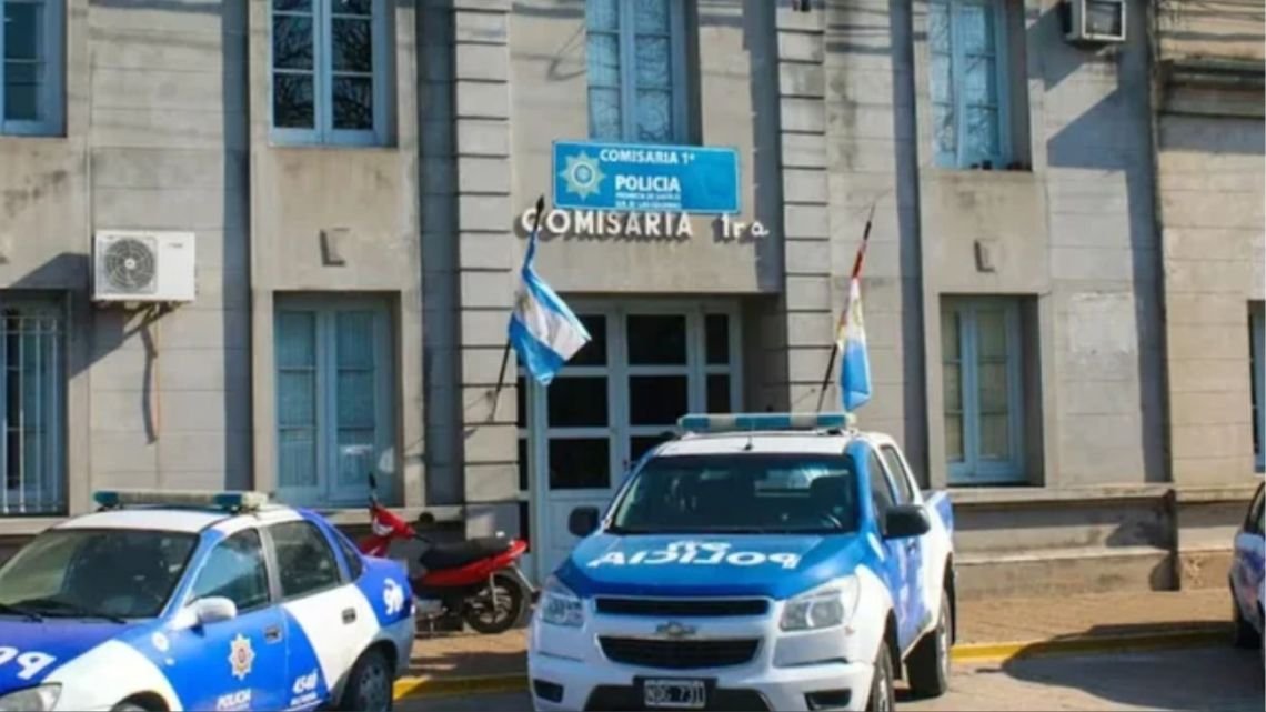Rosario: detienen a nueve policías acusados de incendiar a un hombre en un operativo