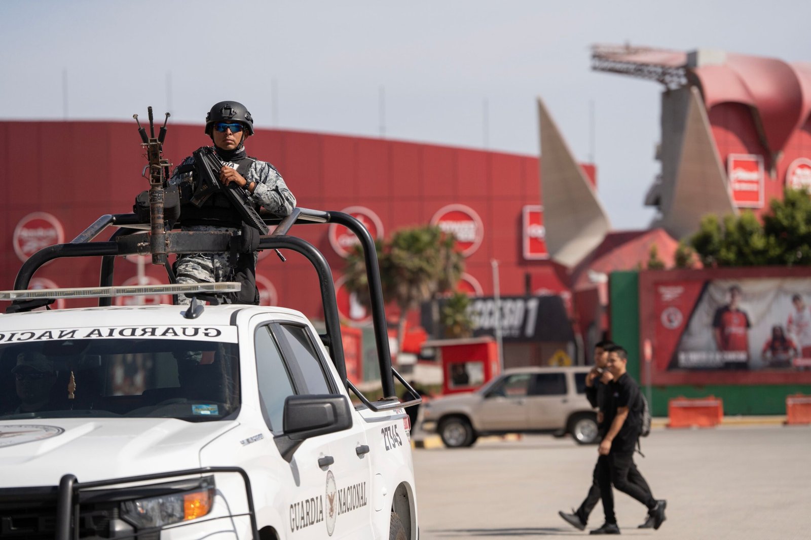 Entrada del estadio Xolos de Tijuana cuidado por la Guardia Nacional, el 7 de junio.