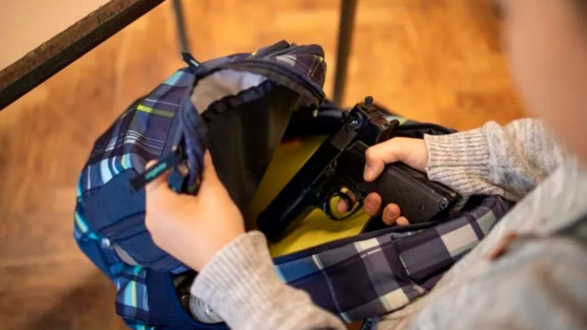 Tiros, amenazas y protocolos dentro –y fuera- de las escuelas