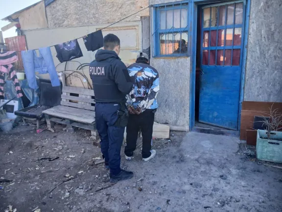 Trelew: detuvieron a un hombre por violencia de género y secuestraron dos armas