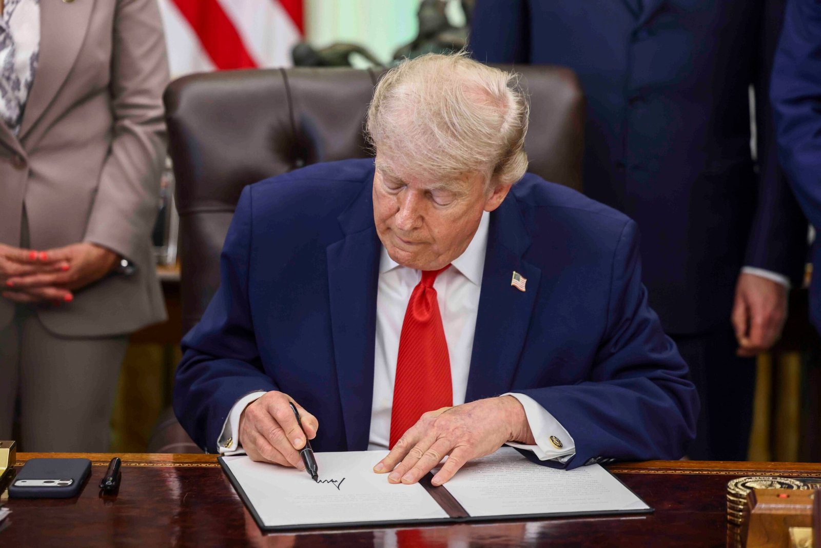 Trump prevé que la tregua con Irán se firme este domingo y que Ormuz quede abierto “inmediatamente”