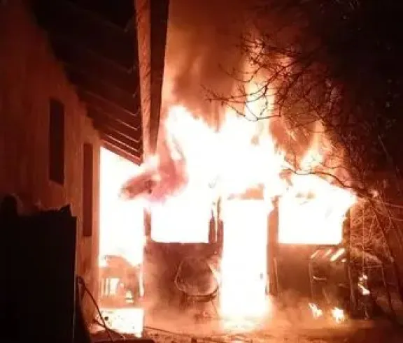 Un hombre discapacitado murió atrapado en el incendio de su casa mientras dormía
