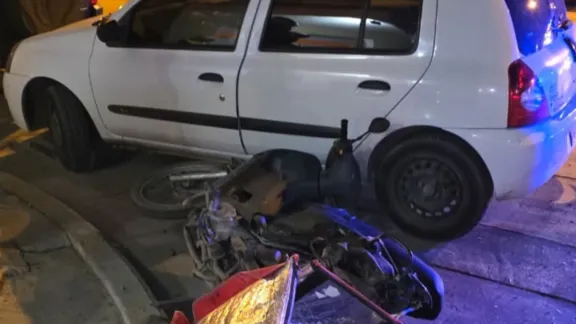 Un motociclista resultó herido tras impactar en una colisión triple