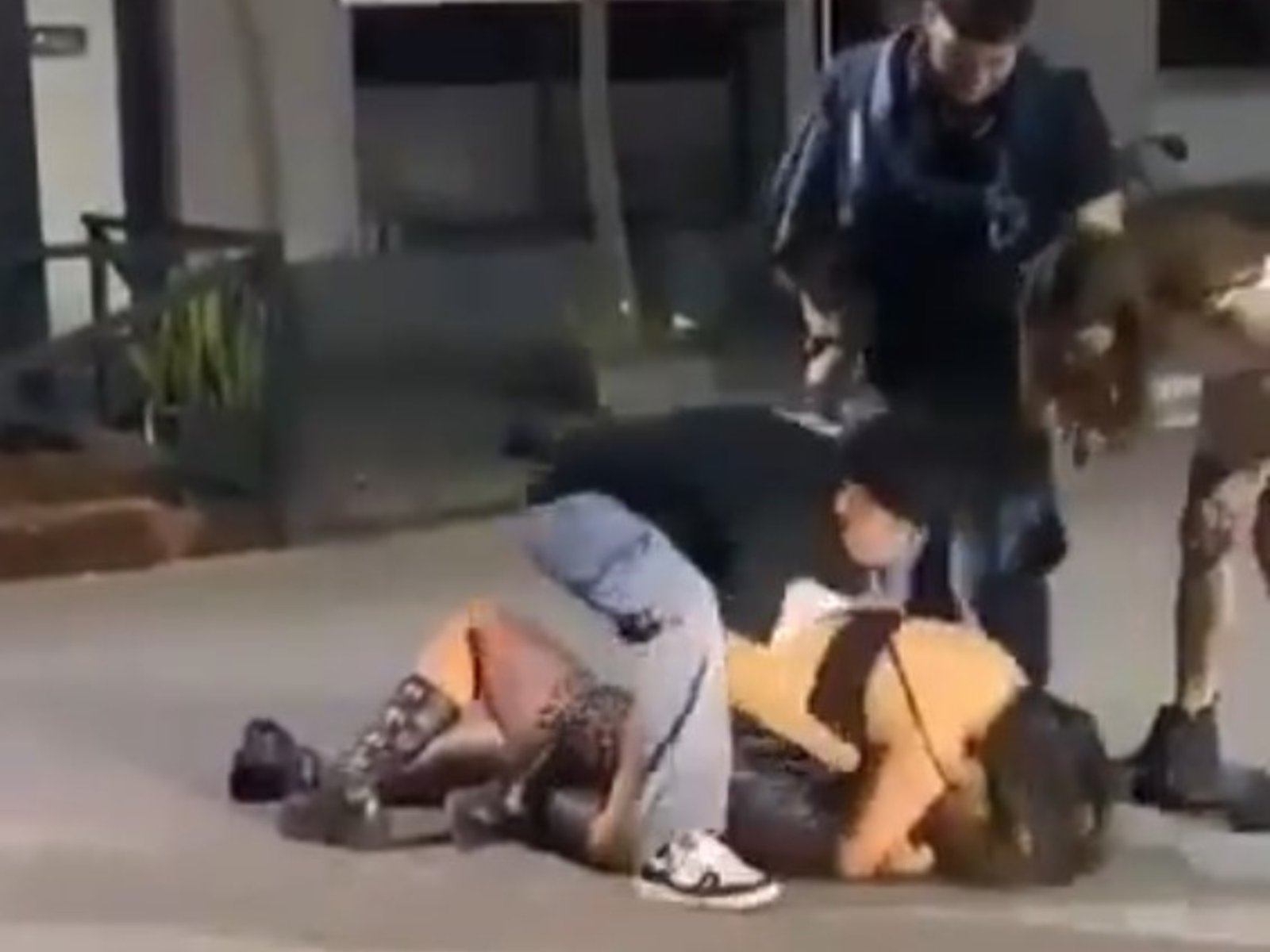 Una chica de 23 años terminó en terapia intensiva tras ser golpeada por otra joven a la salida de un boliche de Entre Ríos