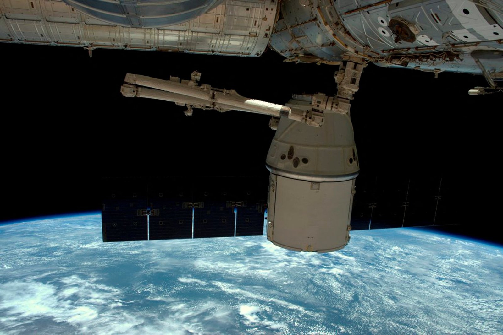 Una fuga de aire en la Estación Espacial Internacional obliga a los astronautas a refugiarse en una nave durante dos horas