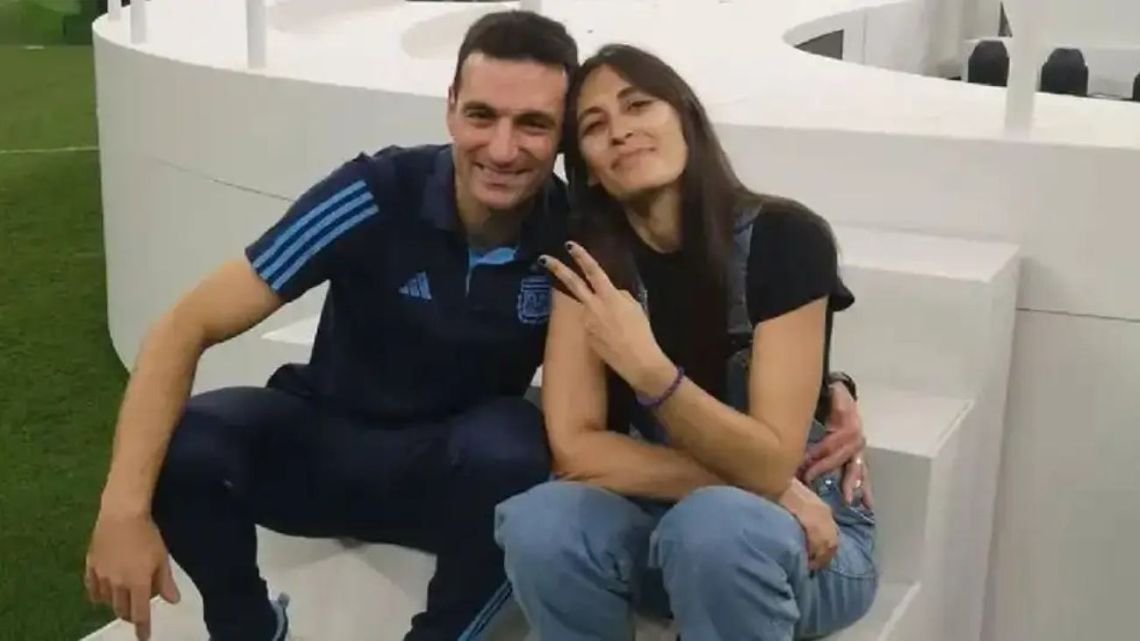 Una rosa, un teléfono y un desmayo: Elisa Montero cuenta su historia de amor con Lionel Scaloni que ya lleva 18 años
