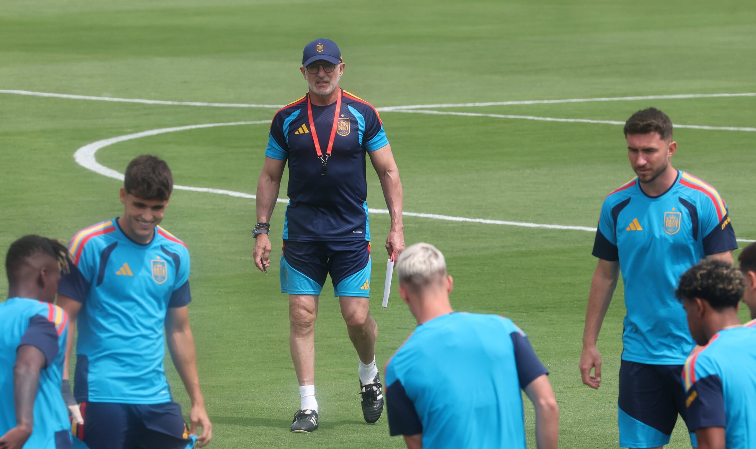 Luis de la Fuente, este jueves en el último entrenamiento de España en Guadalajara antes del partido contra Uruguay.
