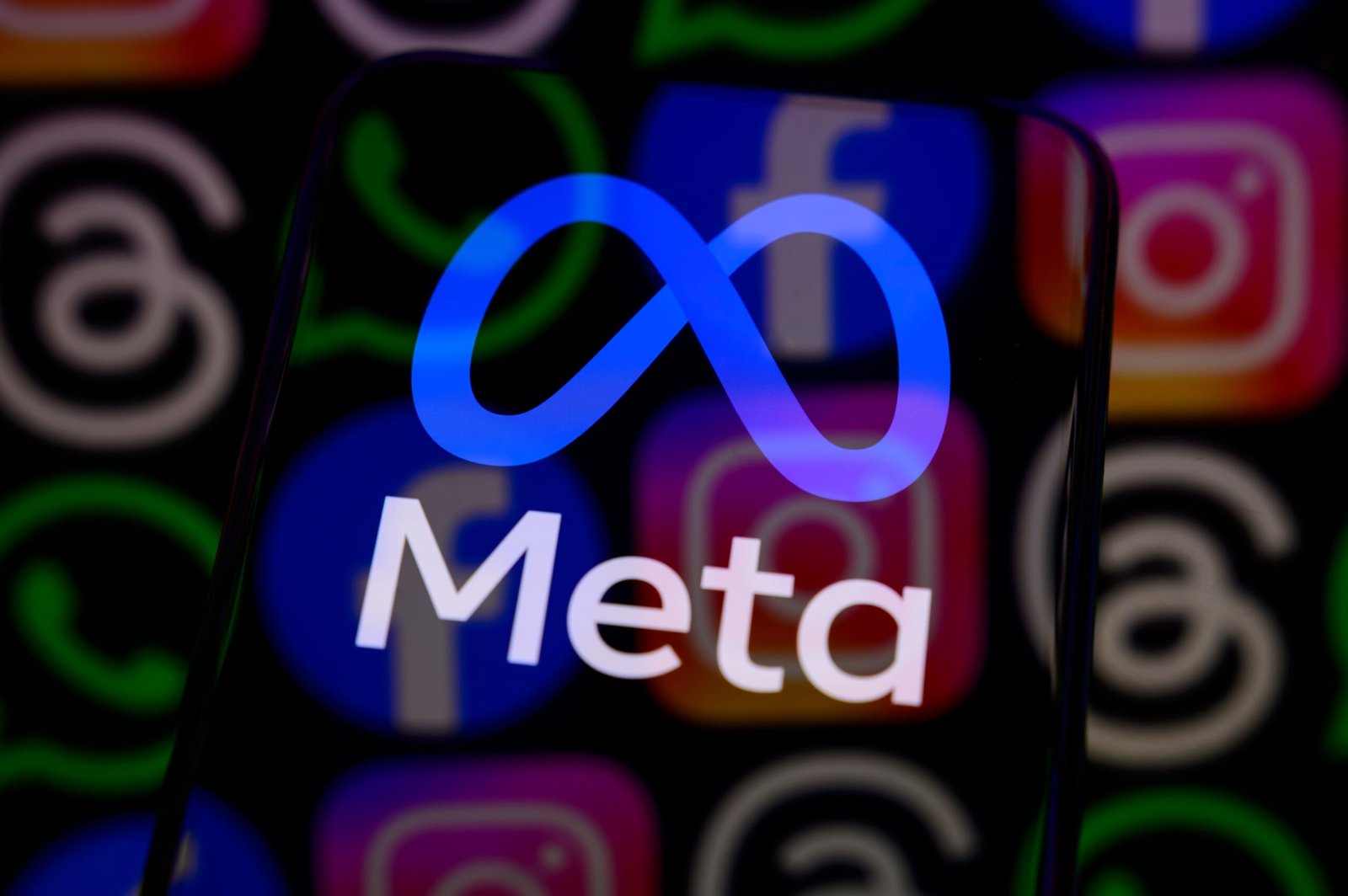 WhatsApp, Instagram y Facebook sufren una caída global de sus servicios