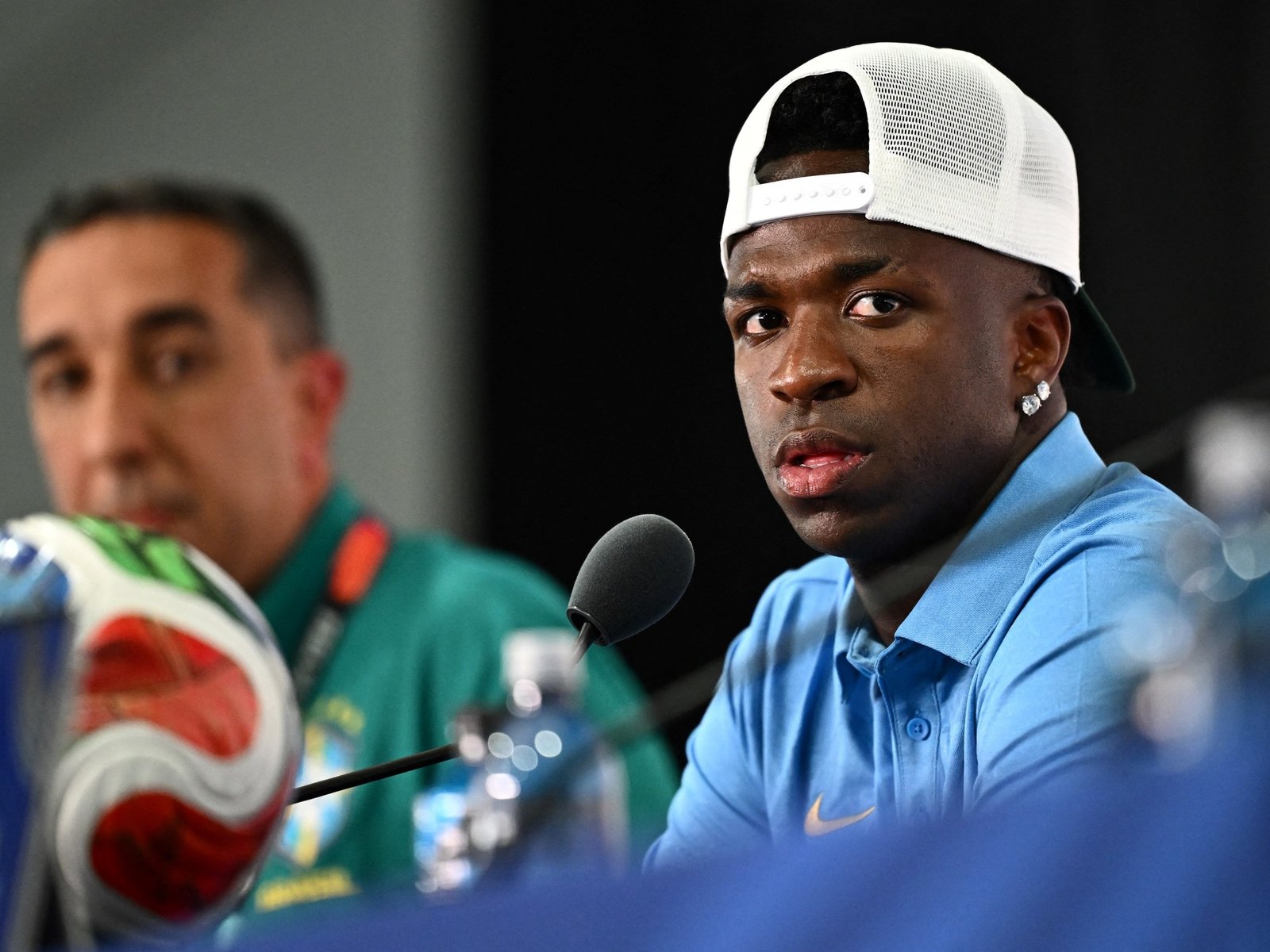 ahora permite el uso del castellano en todas las conferencias de prensa del Mundial