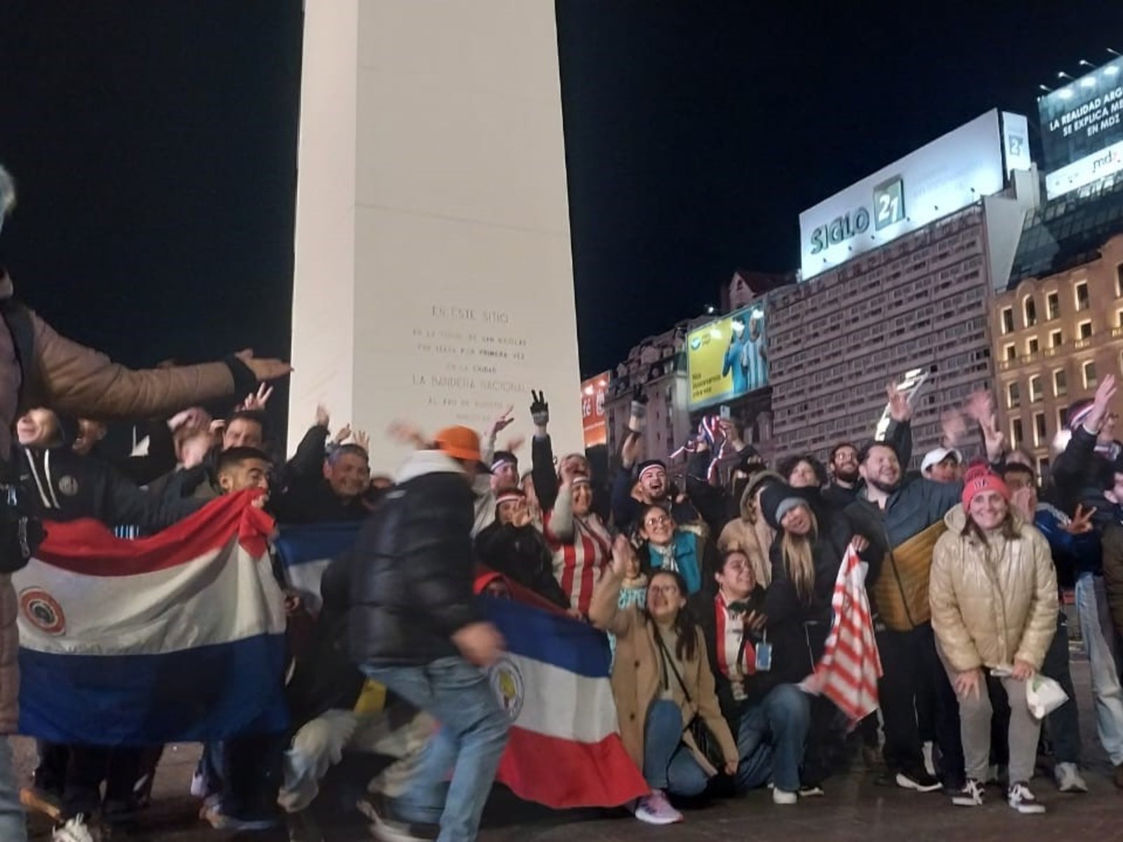 cientos de paraguayos celebraron en el Obelisco "el triunfo más importante de la historia" en el Mundial 2026
