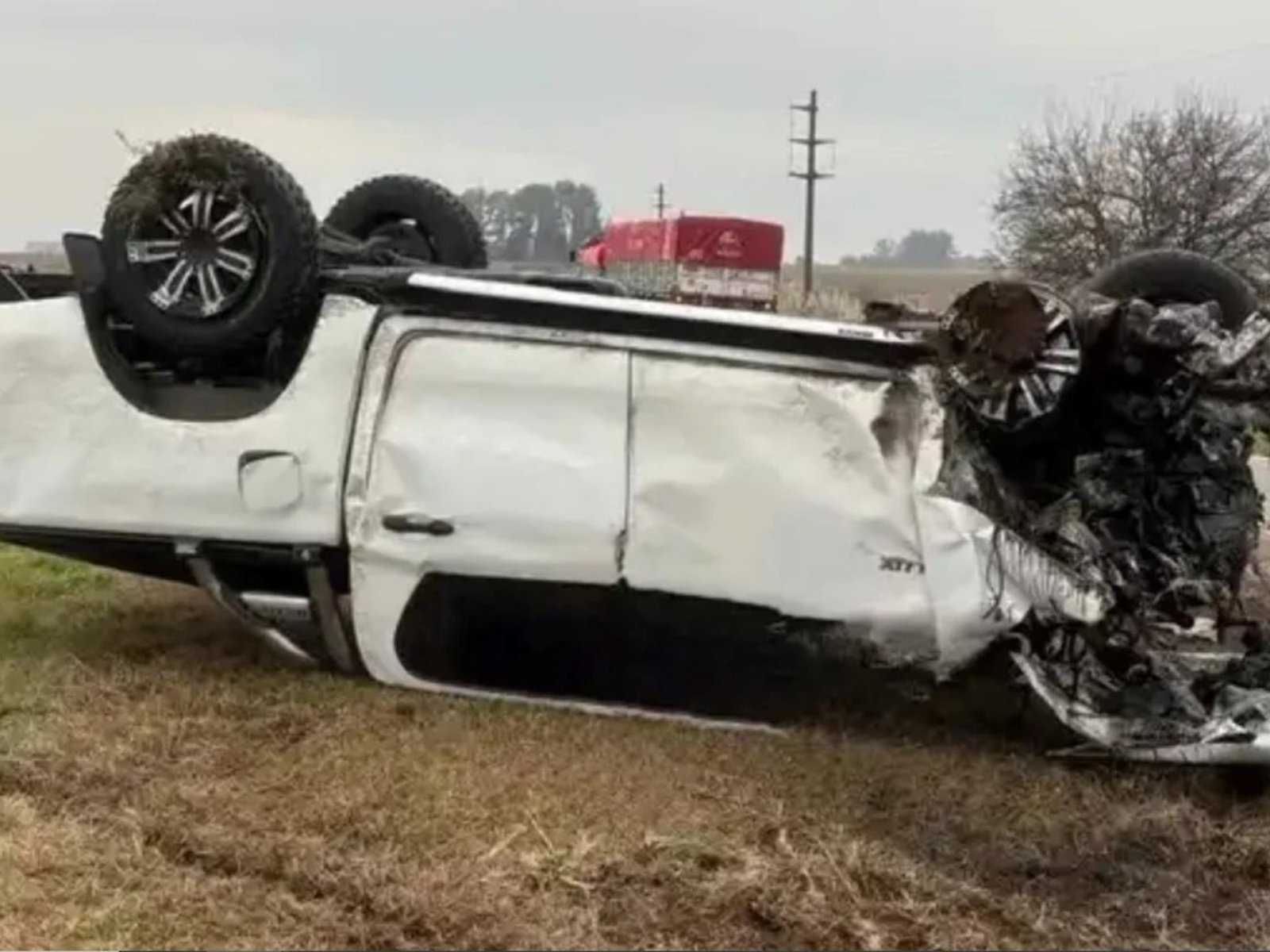 cuatro muertos en un choque frontal entre una camioneta y un auto