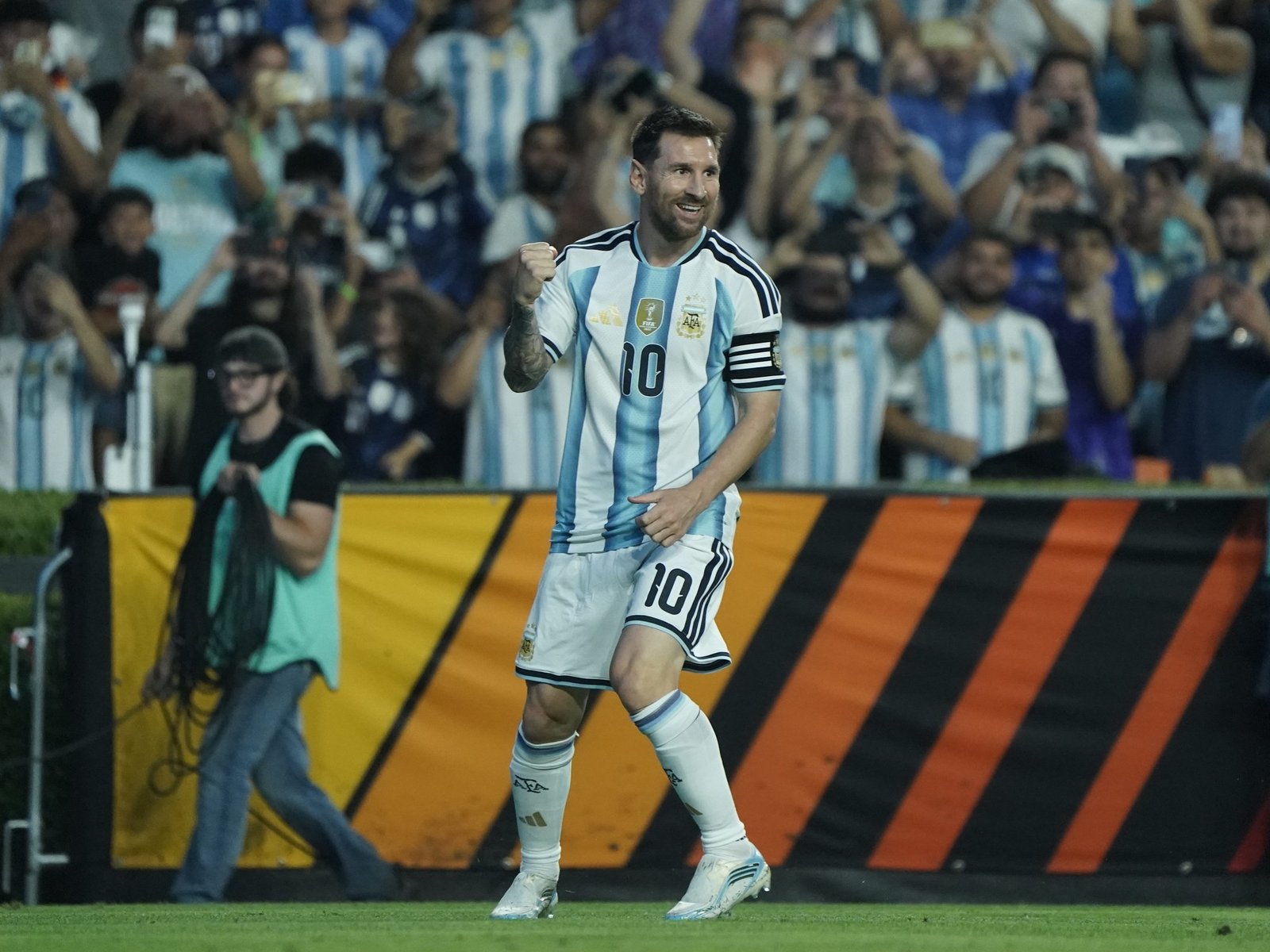 en dos minutos armó la jugada del penal y anotó un gol para soñar en grande con su sexto Mundial