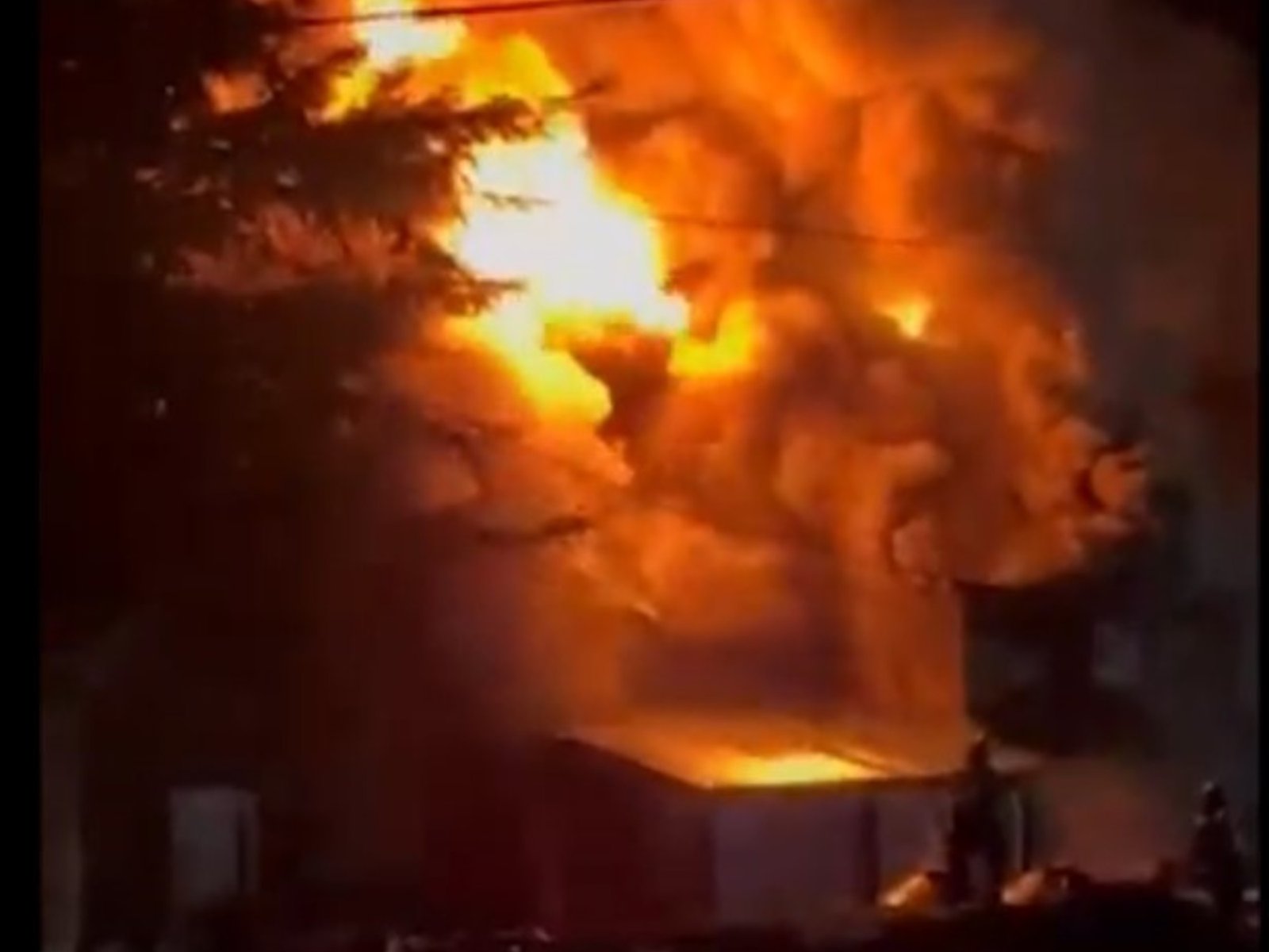 hubo una explosión y cinco bomberos terminaron intoxicados